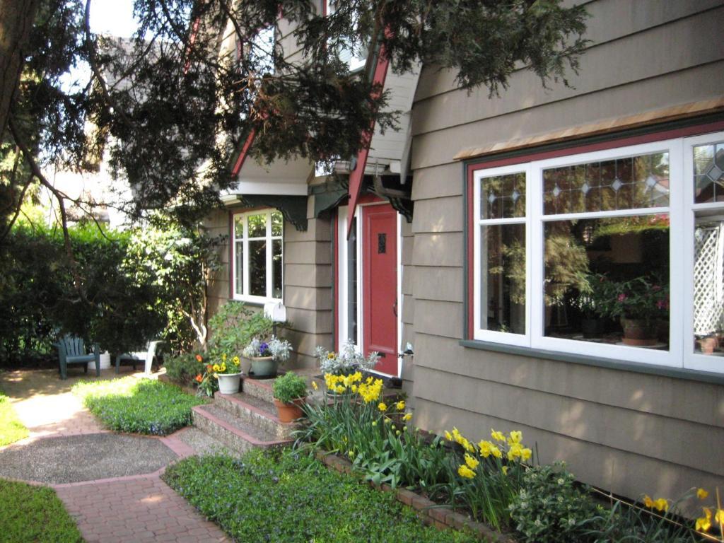 Point Grey Guest House Vancouver Exterior photo