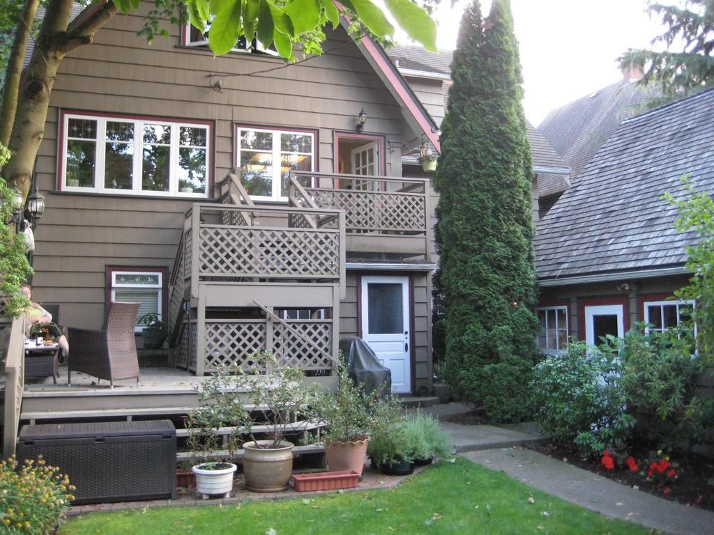 Point Grey Guest House Vancouver Exterior photo