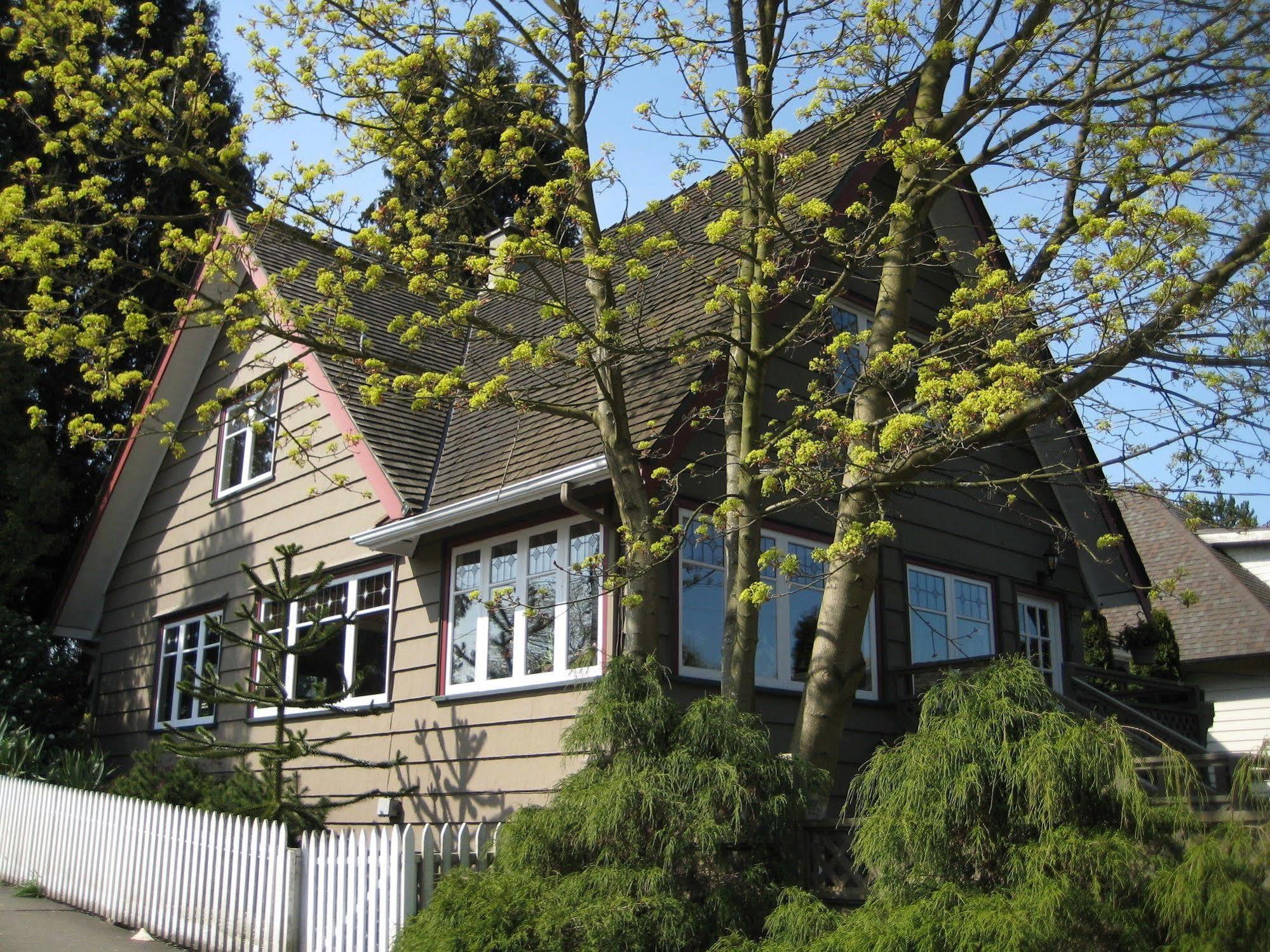 Point Grey Guest House Vancouver Exterior photo